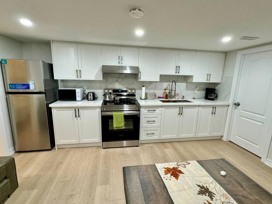 Renovated - Private Entrance & Kitchen - 1 Bedroom Apartment