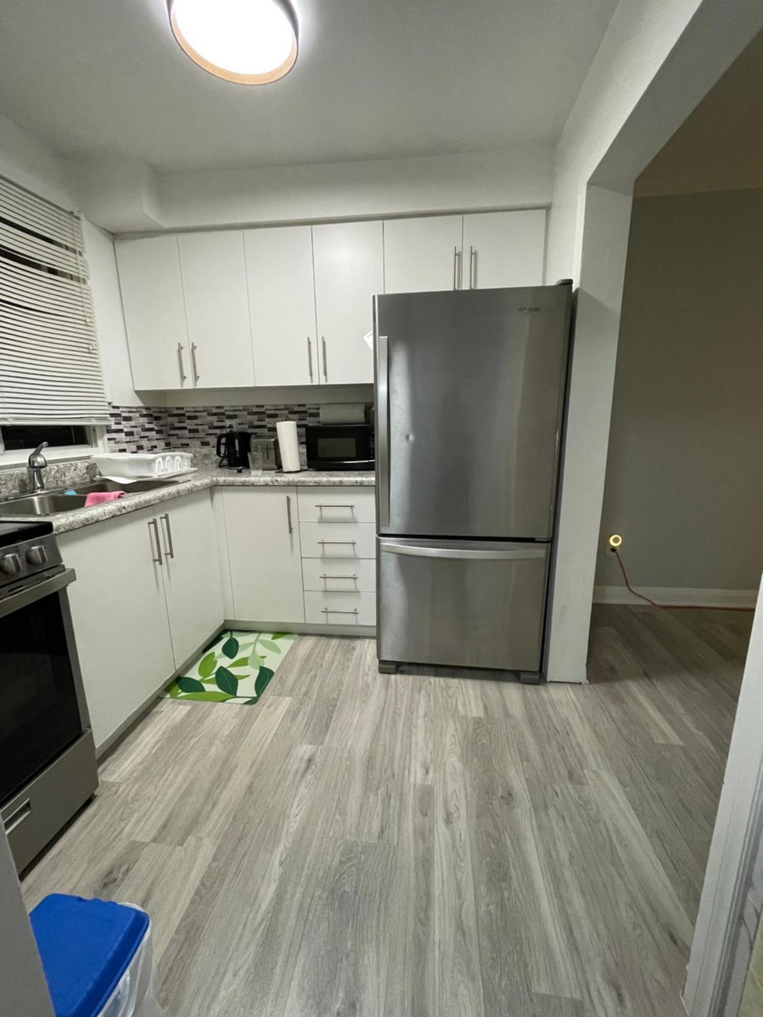 With Balcony - Midtown Guest house Toronto