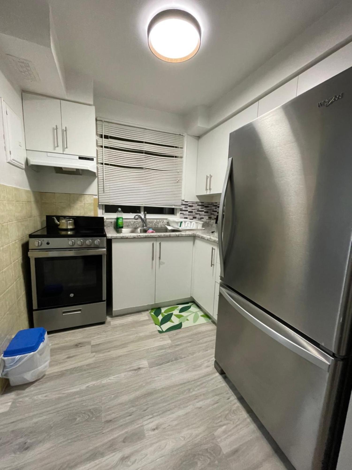Guest house With Balcony - Midtown Toronto