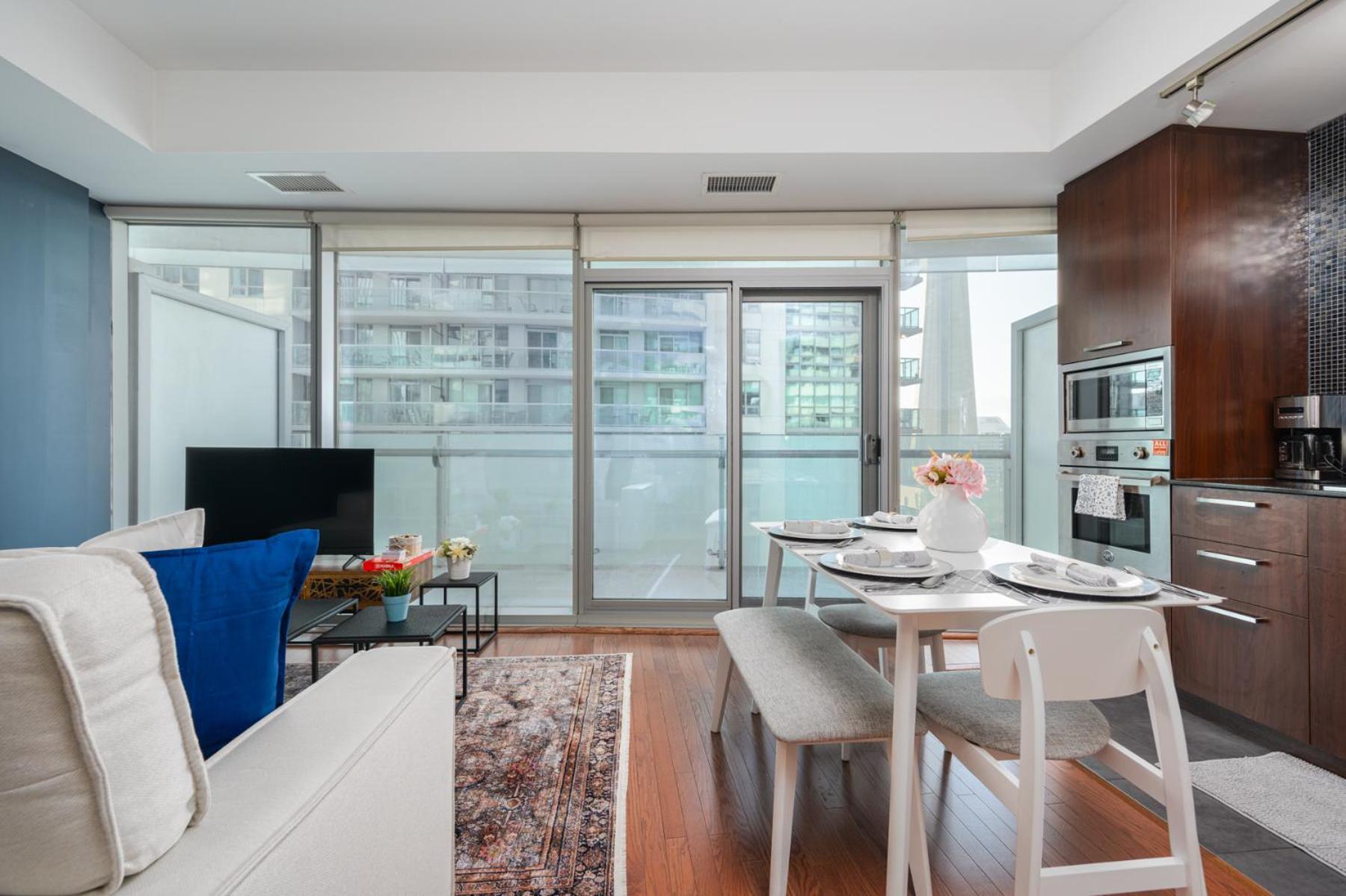 Apartment Peter St Toronto