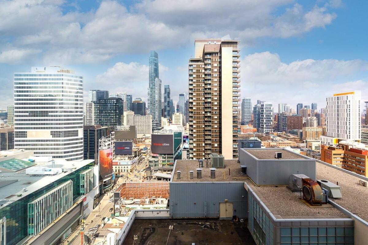 By Yonge Dundas Square Commuters Paradise Apartment Toronto
