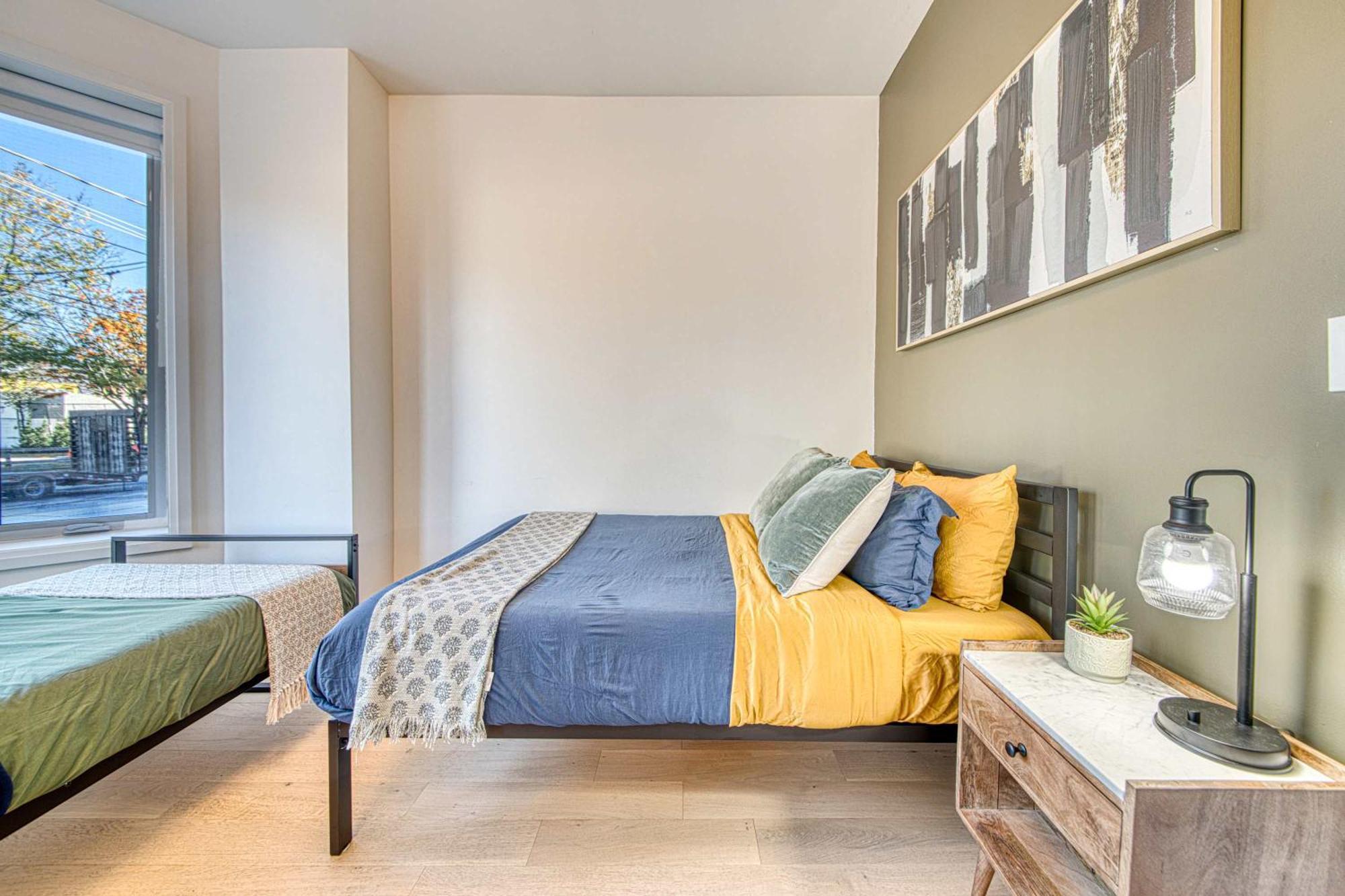 Spacious 2br Near Uoft And College Apartment *