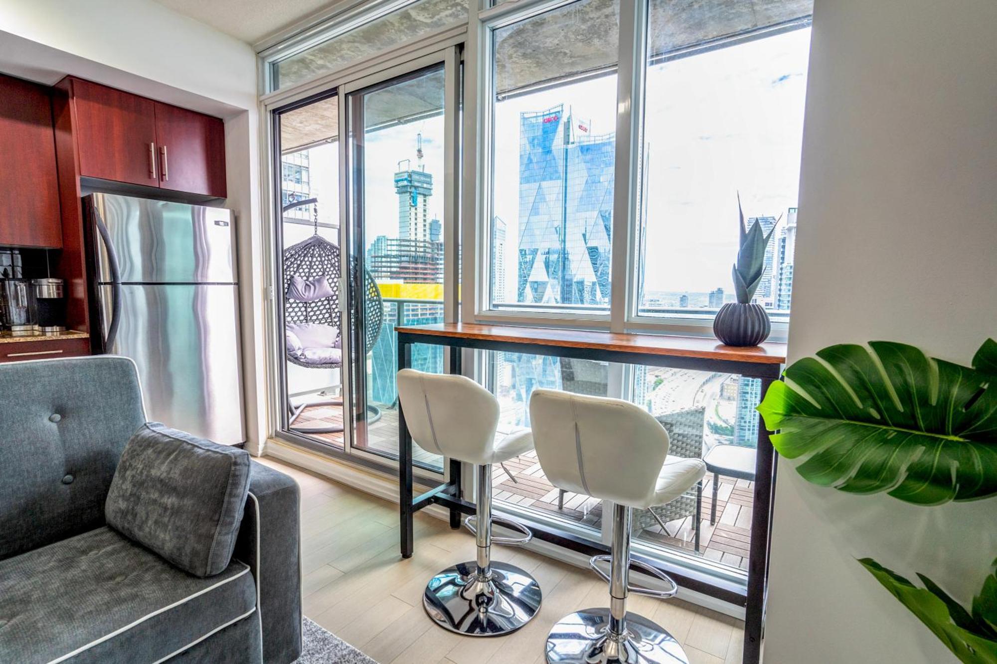Luxury Living Downtown * Toronto