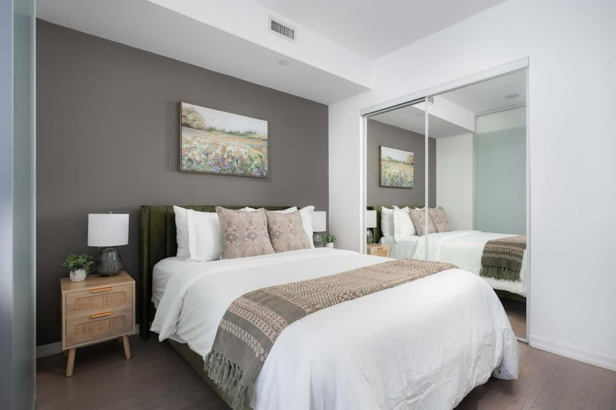 Sunset Views In Chic By Cn Tower Apartment *