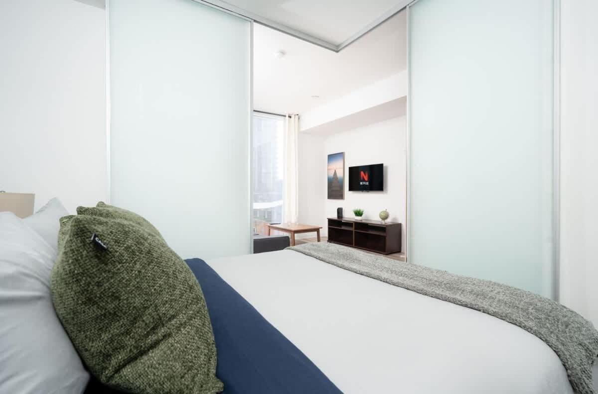 Midsize 1bd In Downtown Core