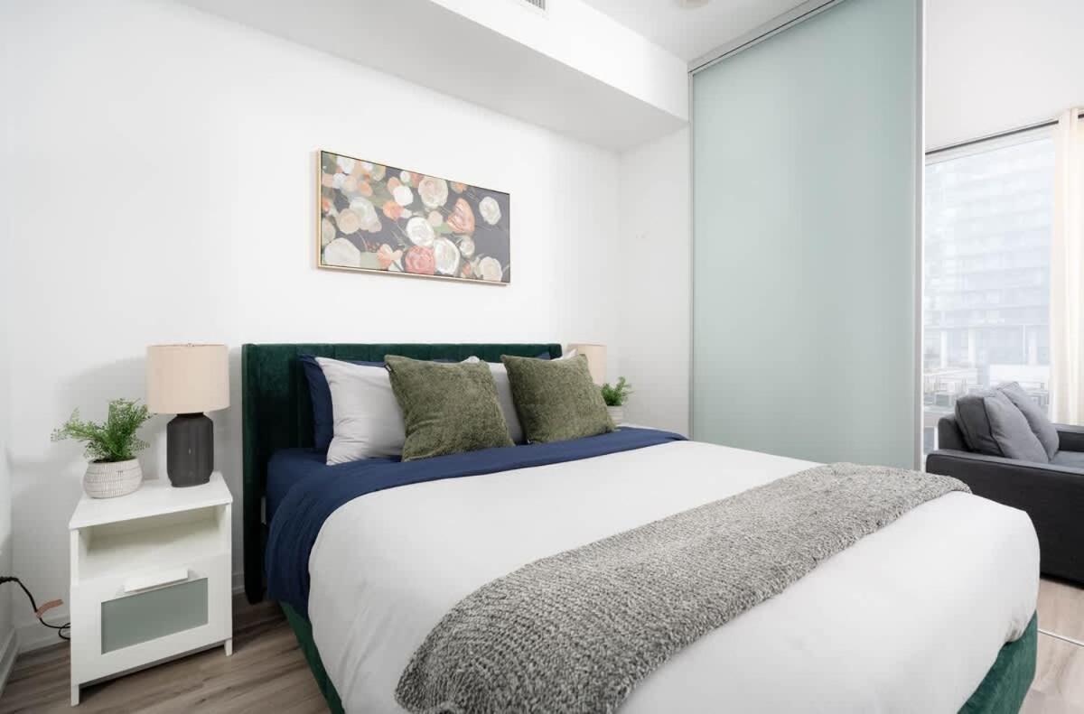 Midsize 1bd In Downtown Core Apartment