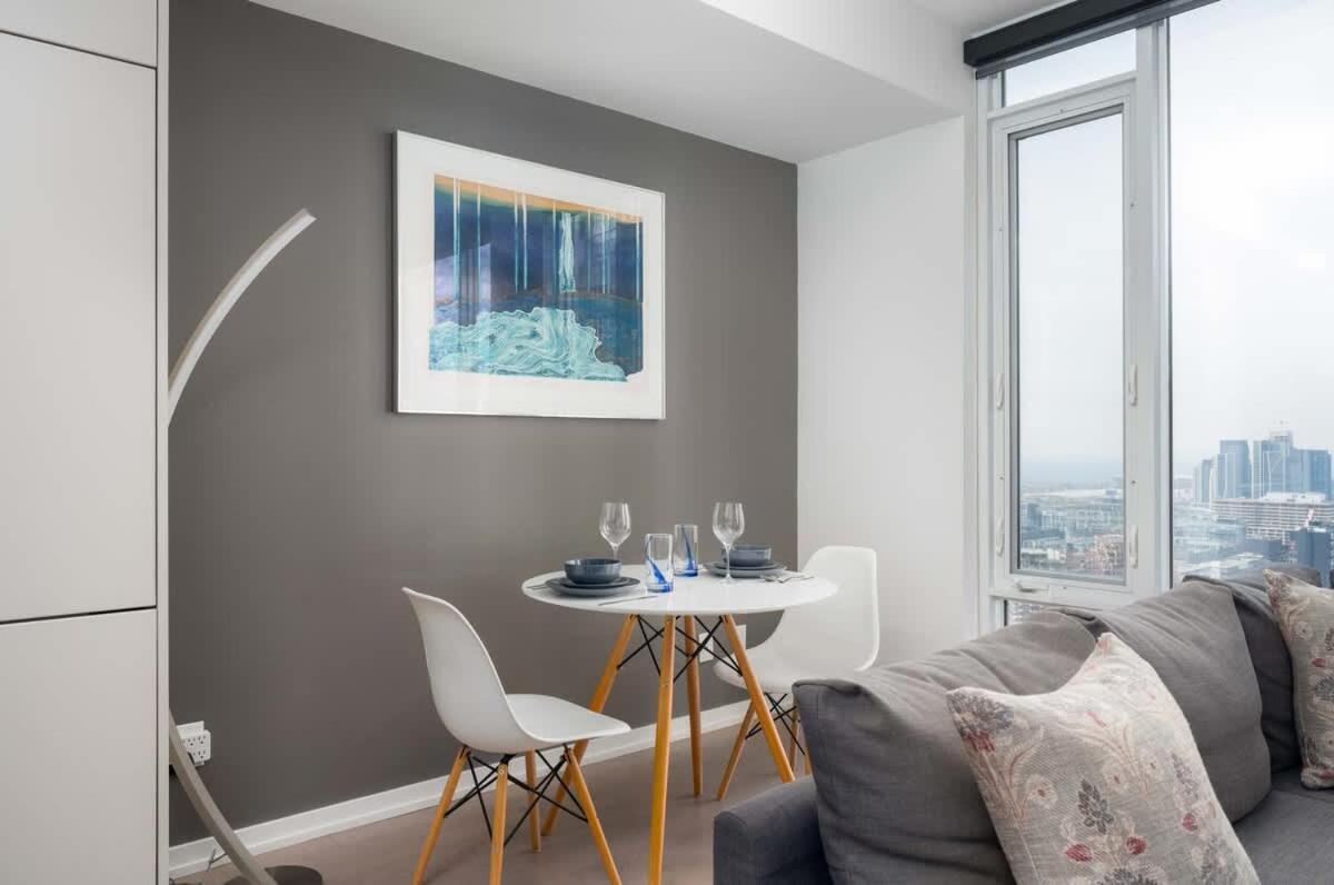 Sunset Views In Chic By Cn Tower *