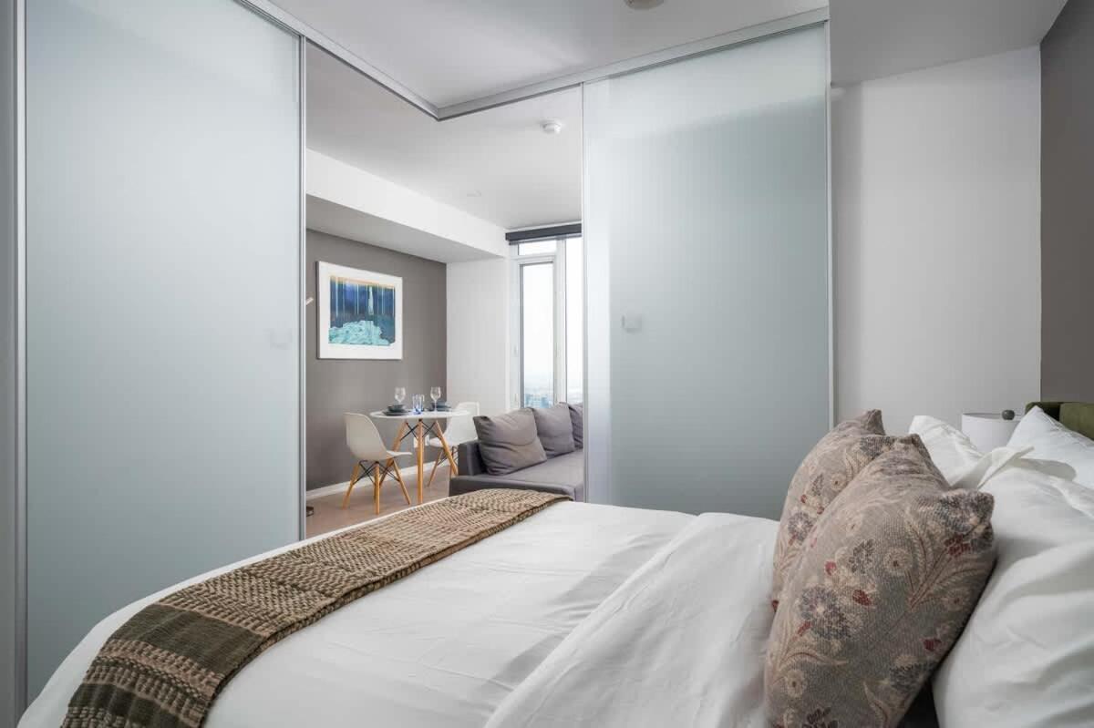 Sunset Views In Chic By Cn Tower Apartment Toronto