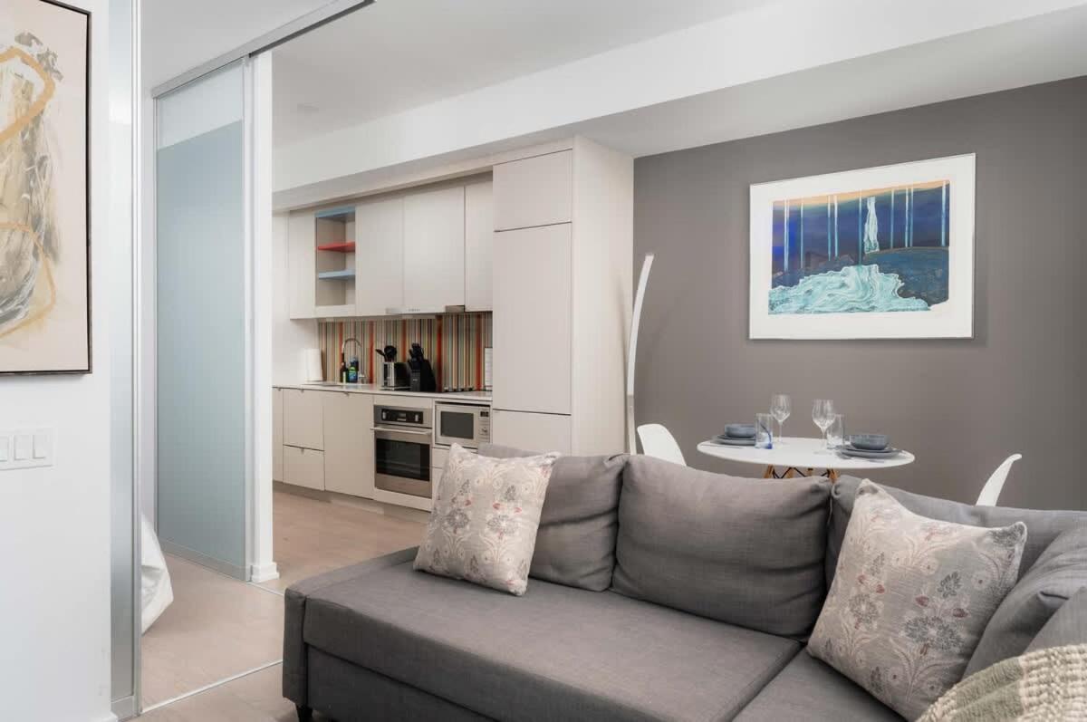 Apartment Sunset Views In Chic By Cn Tower Toronto