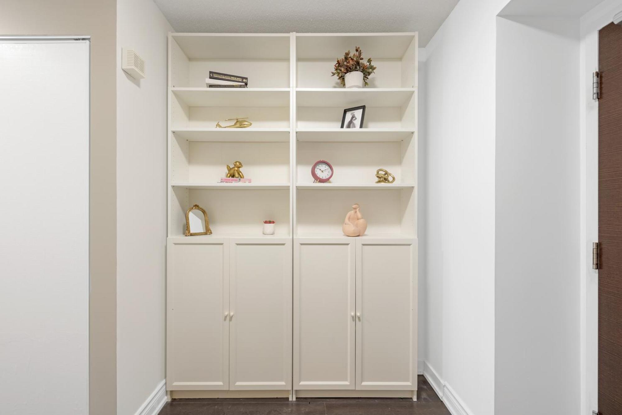 Great Location Near Rogers Centre & Parking Toronto