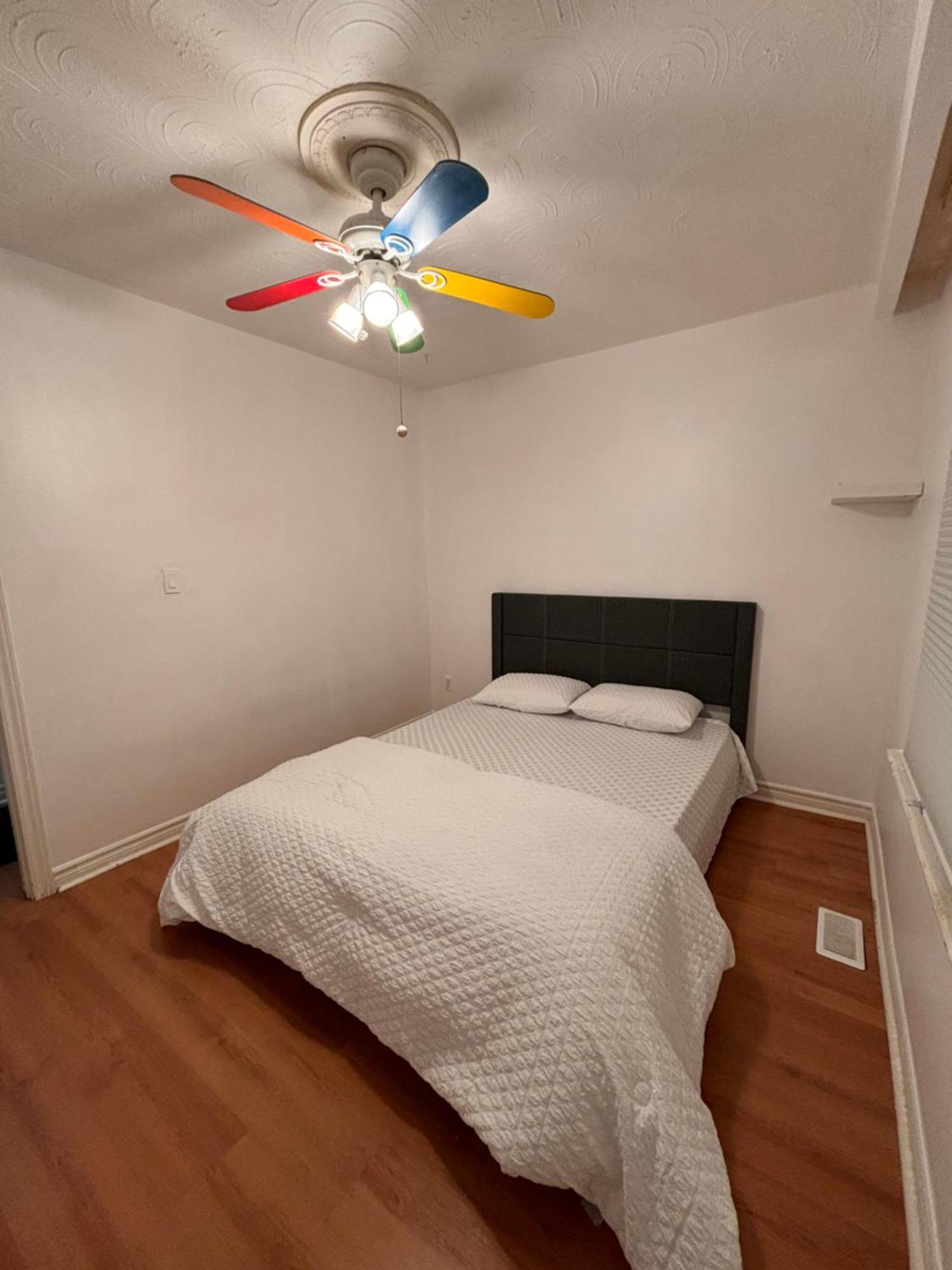 3bed Bungalow,full Privacy,free Parking, Late Checkin Possible Toronto
