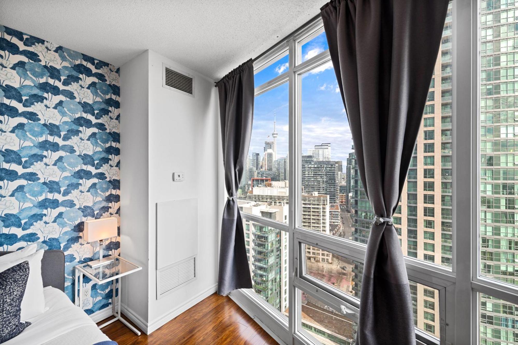 Apartment Oasis In The Heart Of To Toronto