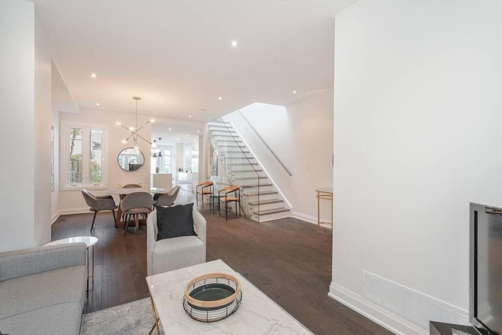 Brand New Luxury 5 Bed Oasis In The Heart Downtown Villa *