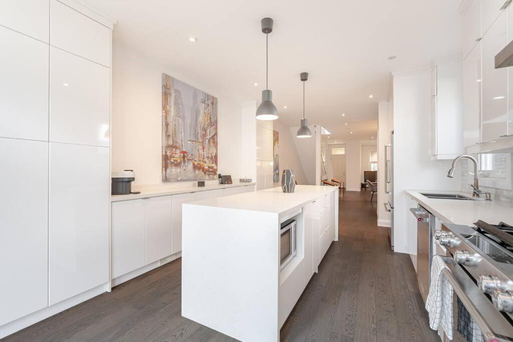 Brand New Luxury 5 Bed Oasis In The Heart Downtown Villa Toronto