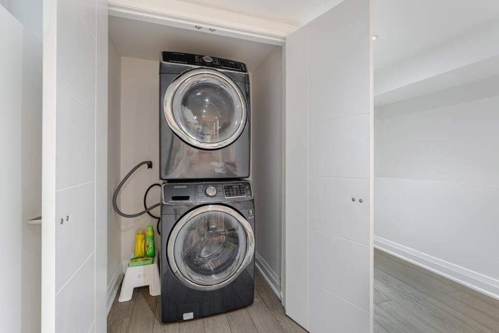 Brand New Luxury 5 Bed Oasis In The Heart Downtown Villa Toronto