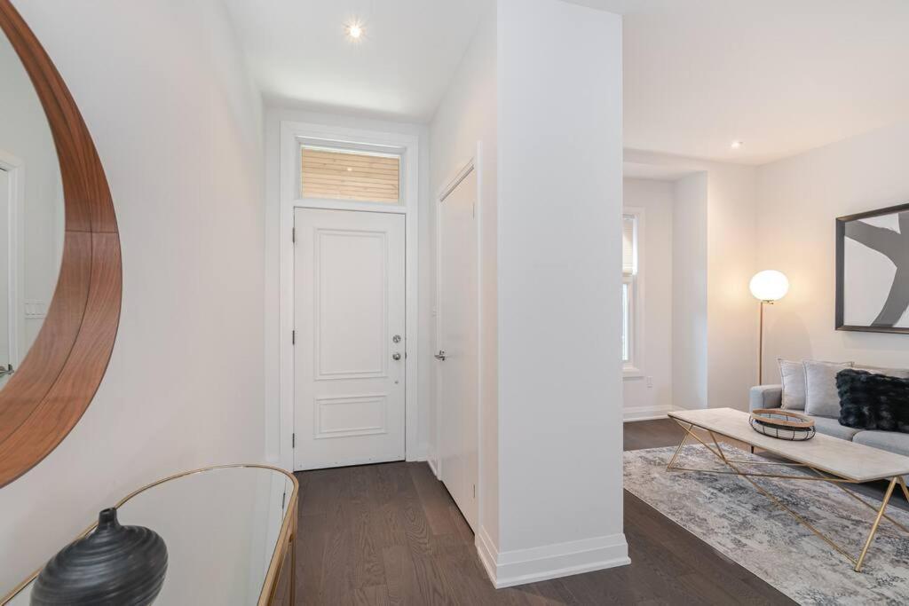 Brand New Luxury 5 Bed Oasis In The Heart Downtown Villa Toronto