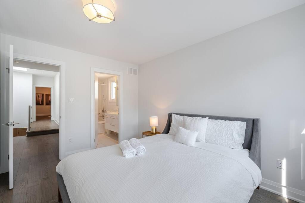 Brand New Luxury 5 Bed Oasis In The Heart Downtown Villa