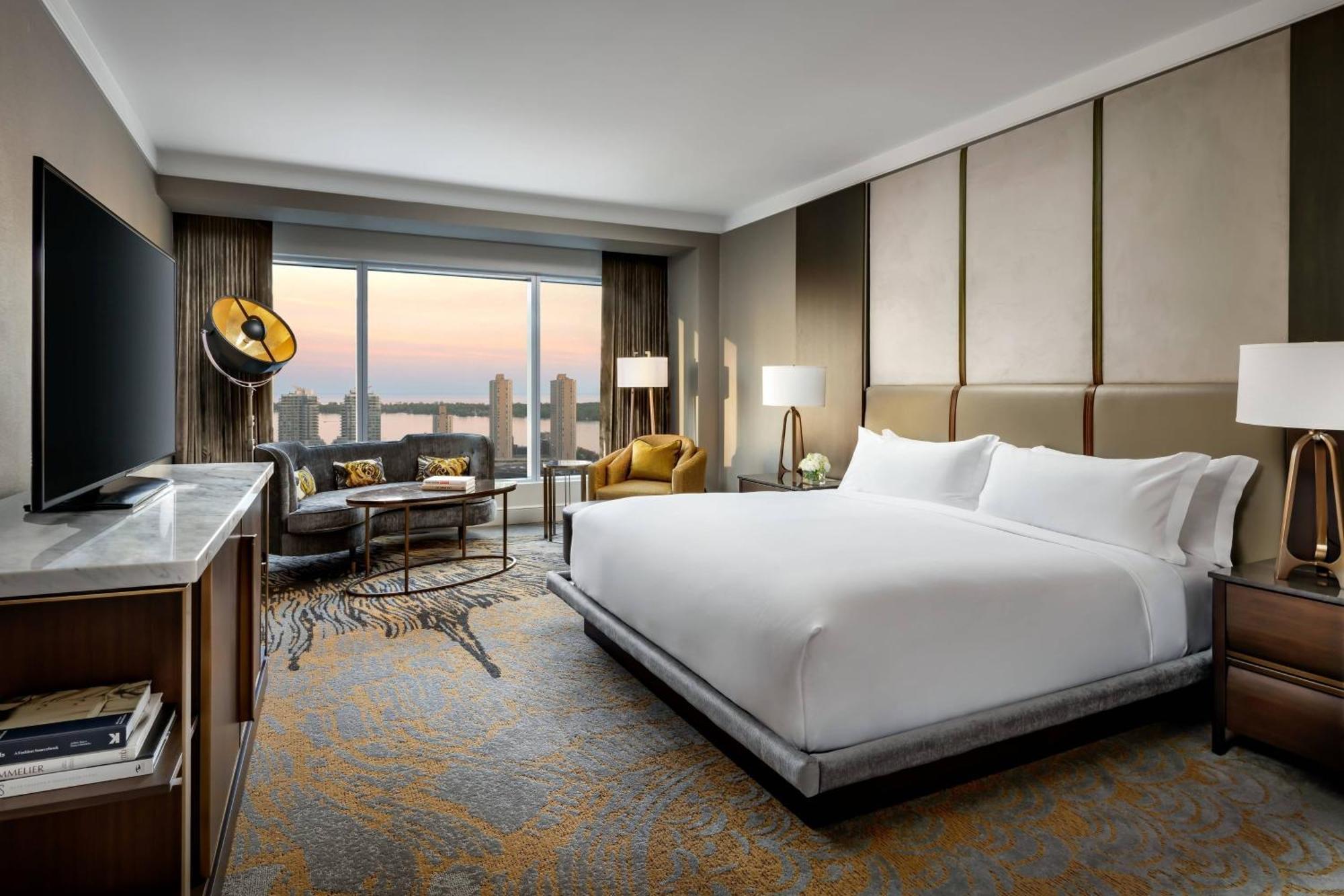 The Ritz-carlton, Hotel 5*
