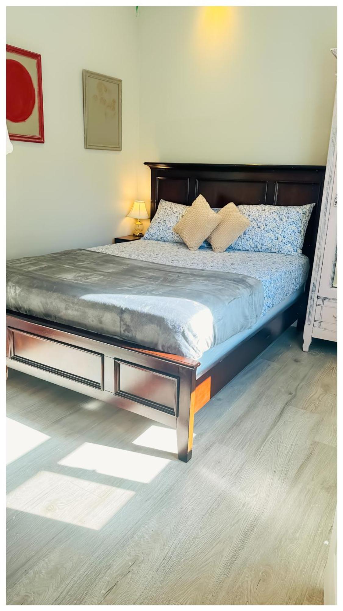 The - Private Cozy 2bhr On Main Floor *