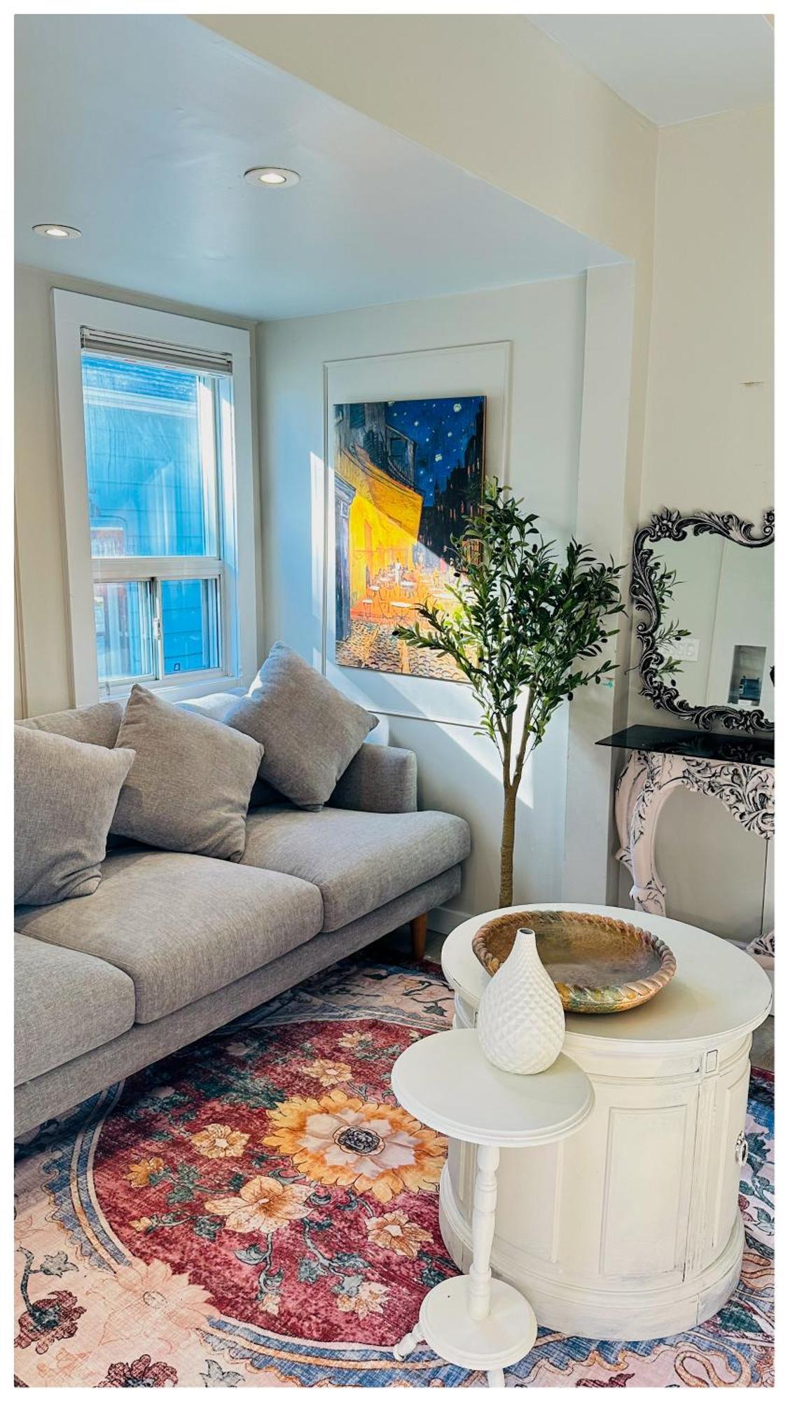 The - Private Cozy 2bhr On Main Floor Apartment