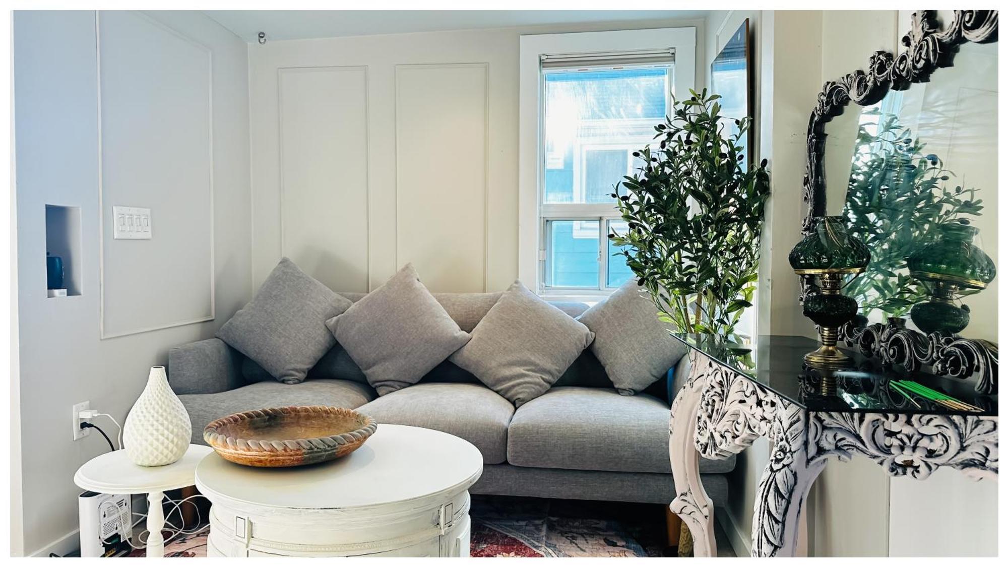 The - Private Cozy 2bhr On Main Floor Apartment *