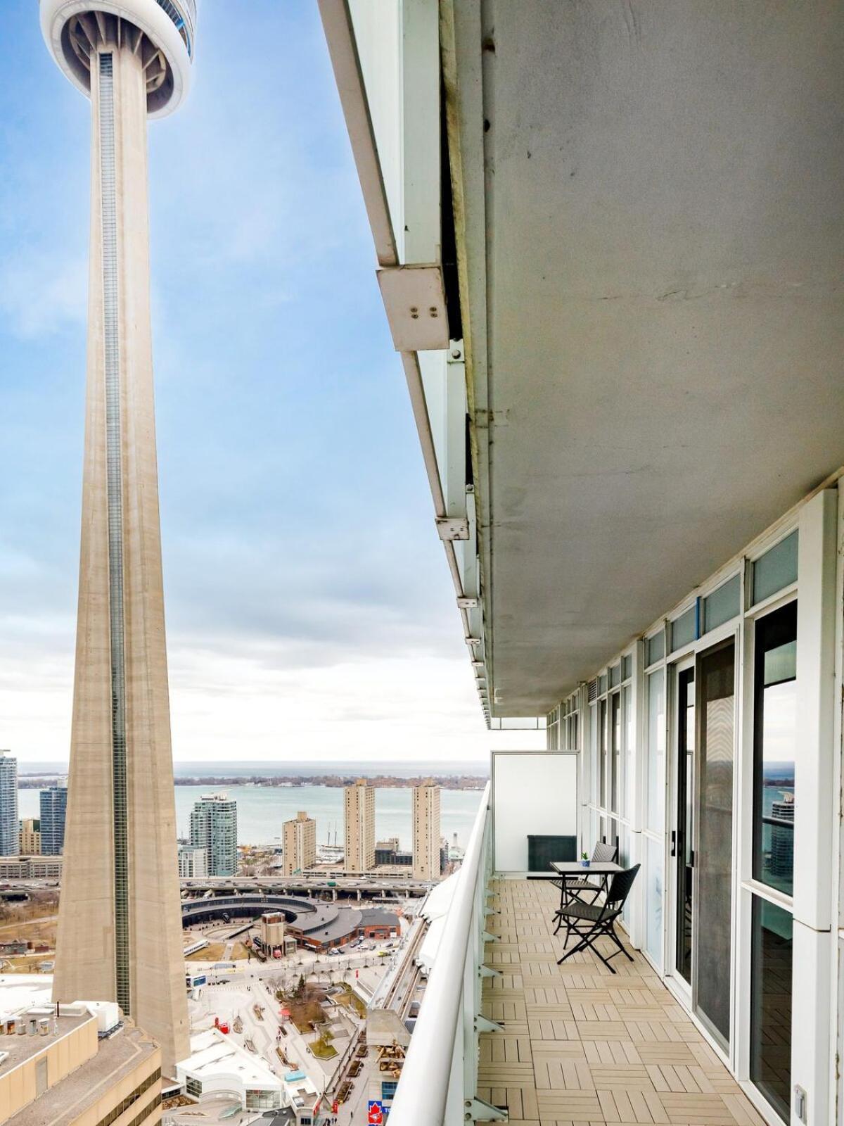 Lux Downtown Cn Tower Views W Parking * Toronto