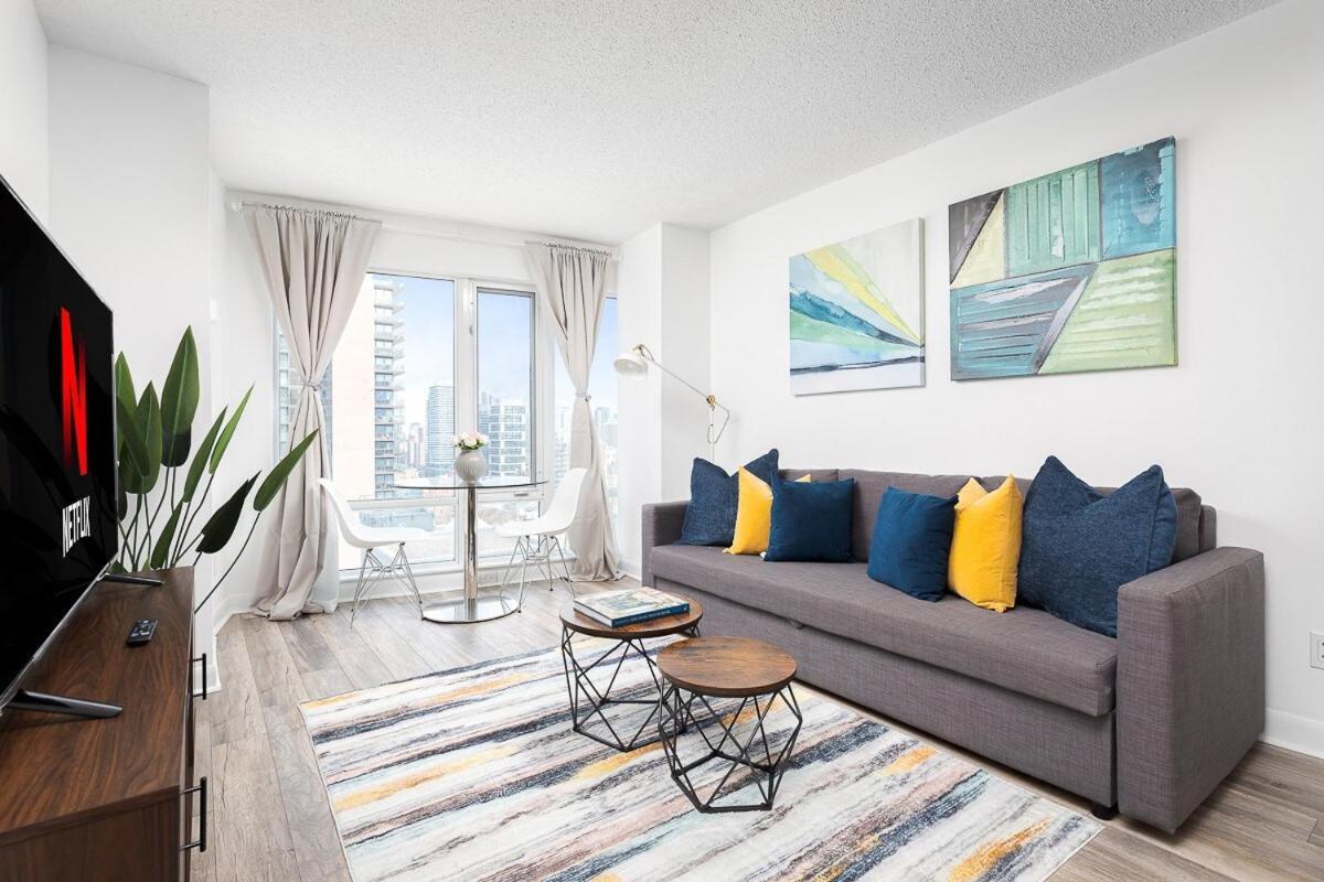 Apartment By Yonge Dundas Square Commuters Paradise Toronto
