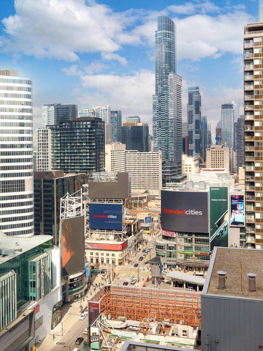 Apartment By Yonge Dundas Square Commuters Paradise Toronto