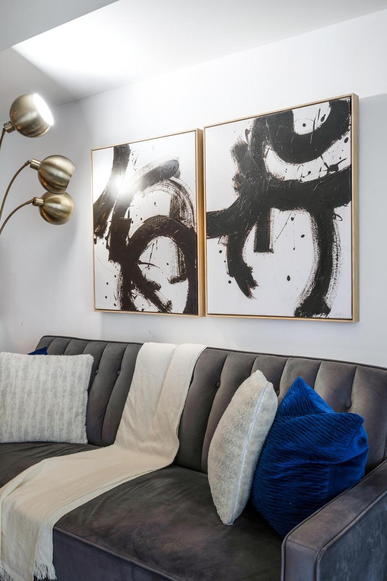 Exquisite By Cn Tower With Parking Apartment