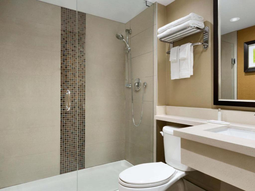 Travelodge By Wyndham East Toronto