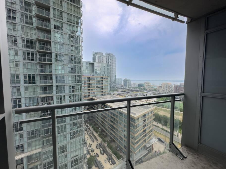 Lakeview 2 Beds Cn Tower Free Parking Apartment *
