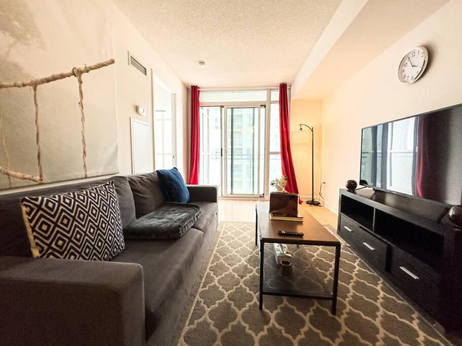 Lakeview 2 Beds Cn Tower Free Parking Apartment *