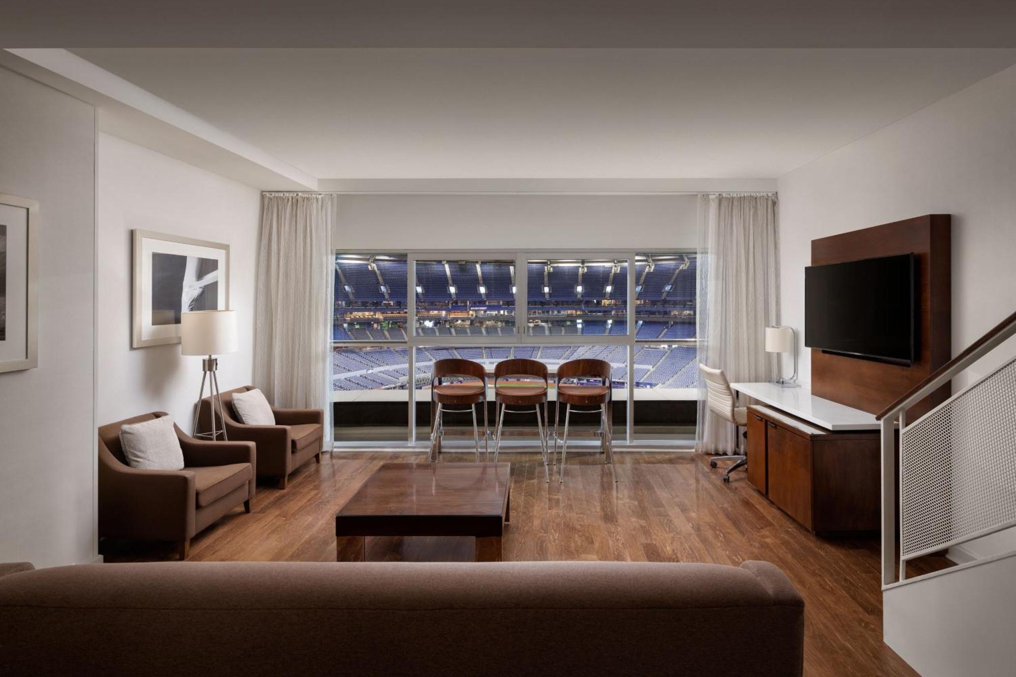 Marriott Centre Hotel 4*
