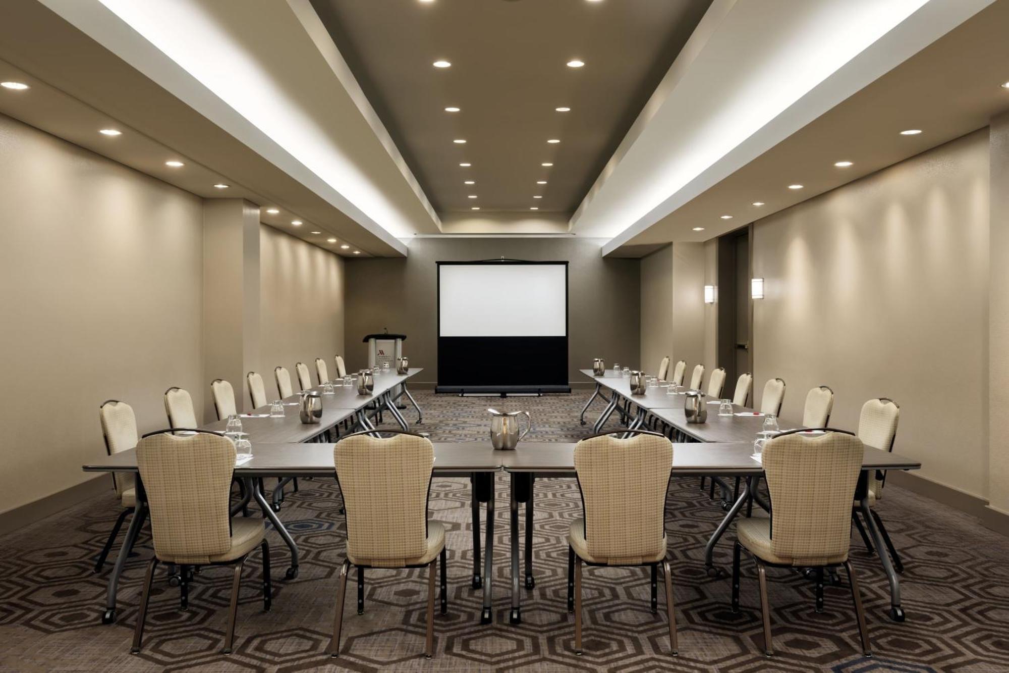 Hotel Marriott Centre 4*