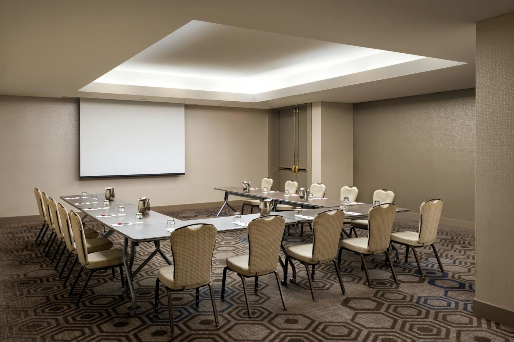 Marriott Centre Hotel 4*