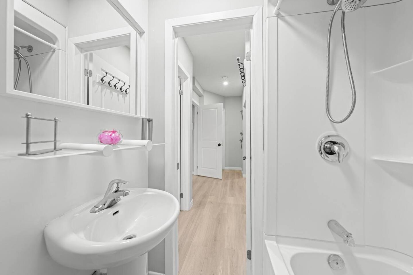 Guest house Private Cozy With Free Parking Toronto