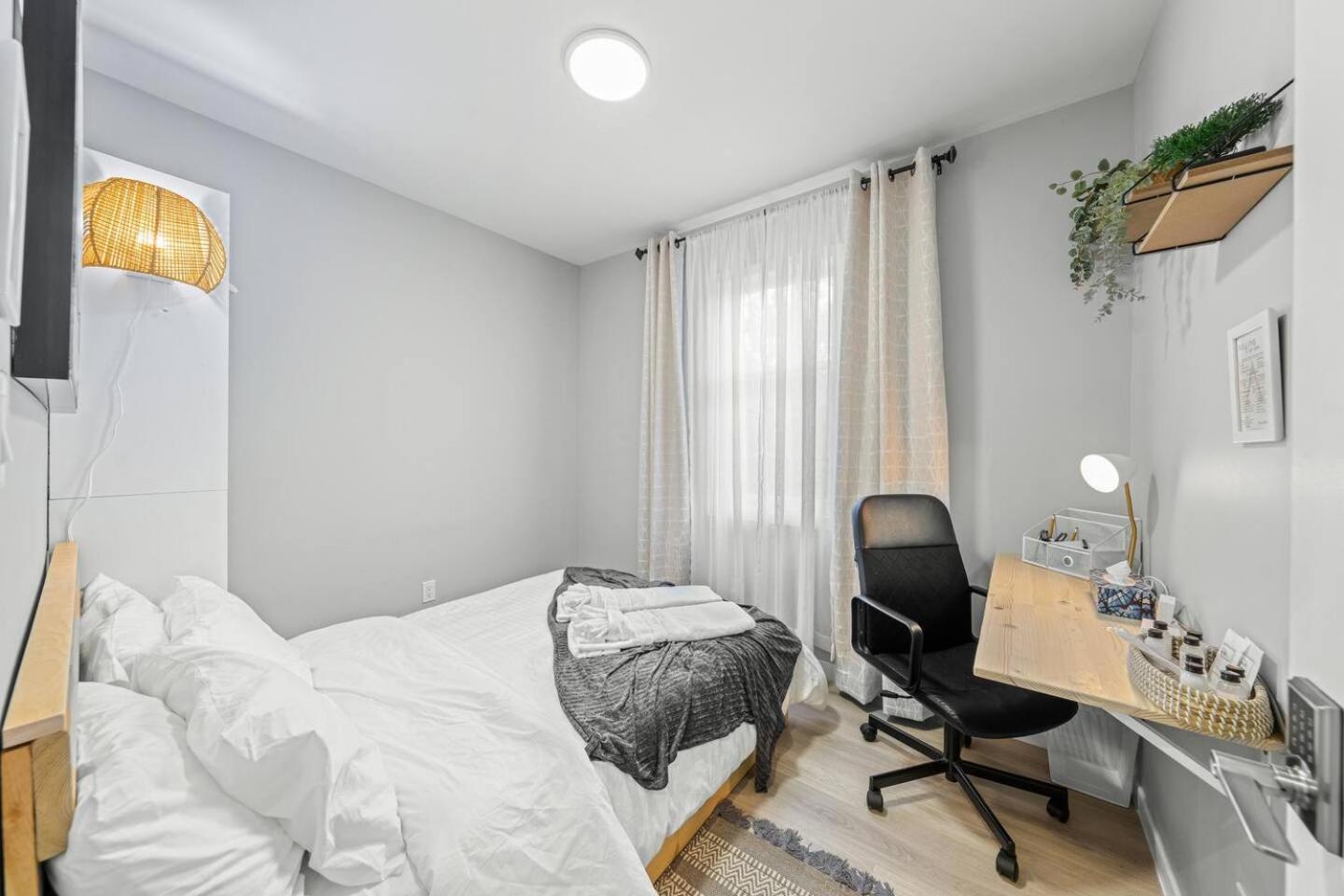 Private Cozy With Free Parking * Toronto