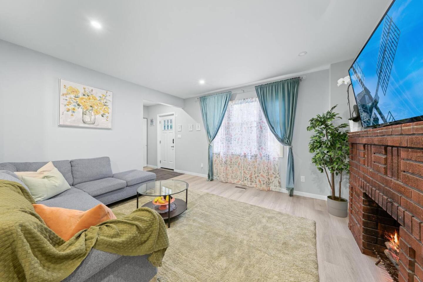 Private Cozy With Free Parking Guest house