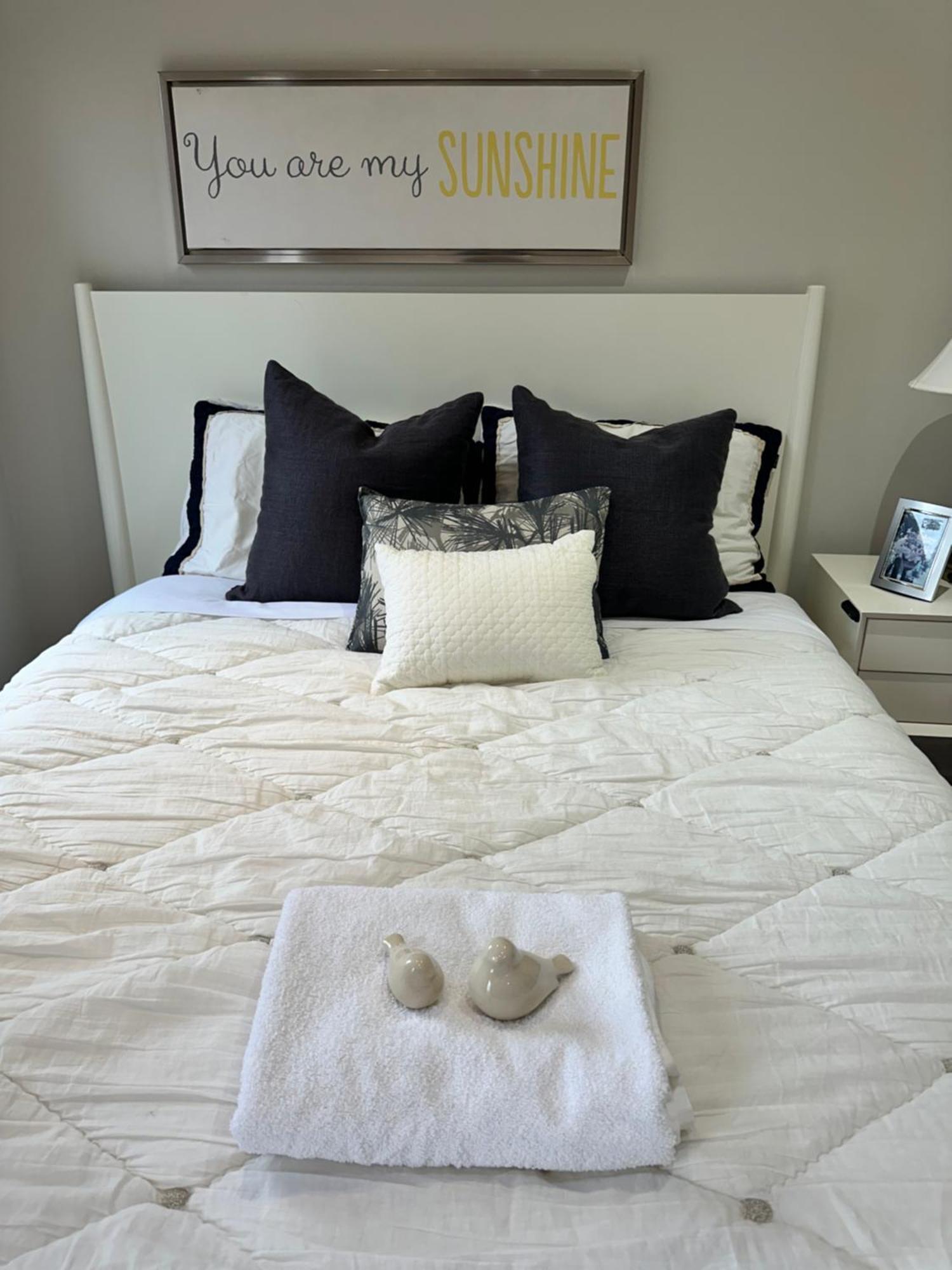 Immaculate Executive Townhouse 3br&3ba At Lawrence Park Holiday home *
