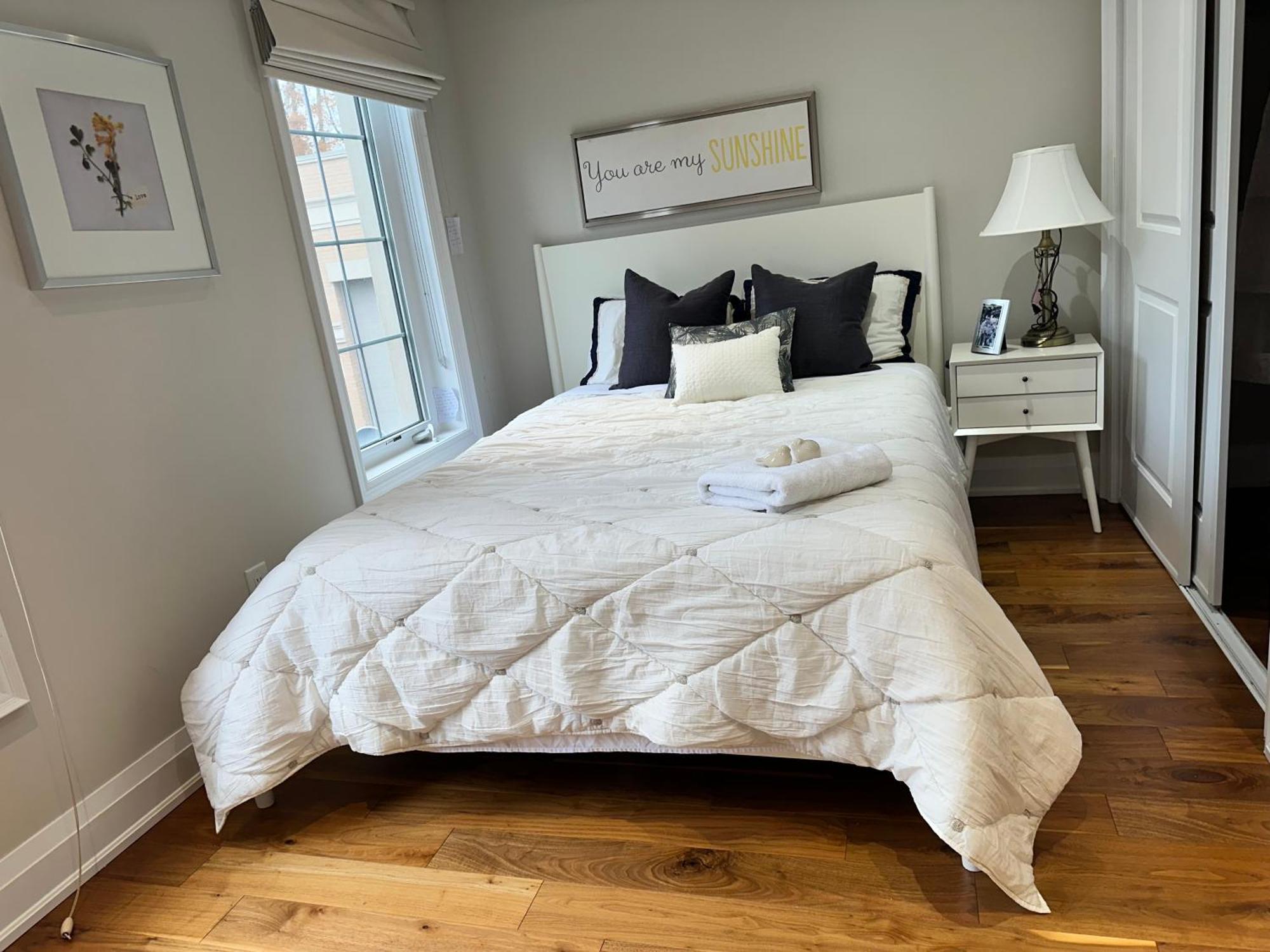 Immaculate Executive Townhouse 3br&3ba At Lawrence Park *
