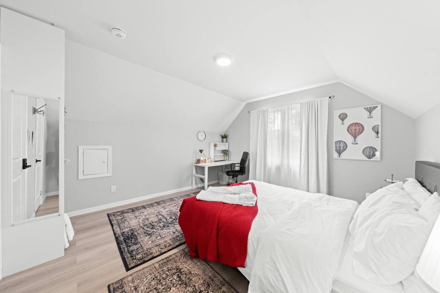 Private Cozy With Free Parking Guest house