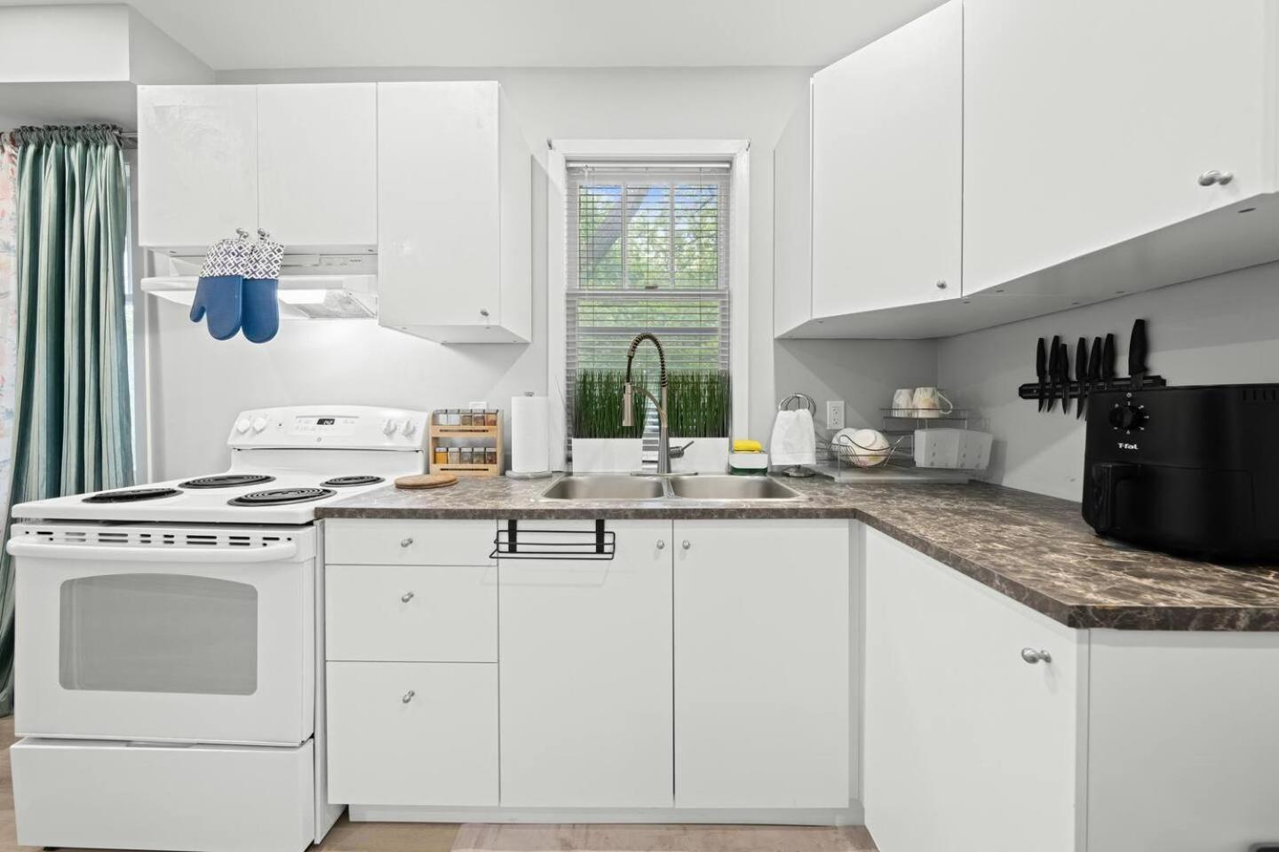 Guest house Private Cozy With Free Parking Toronto