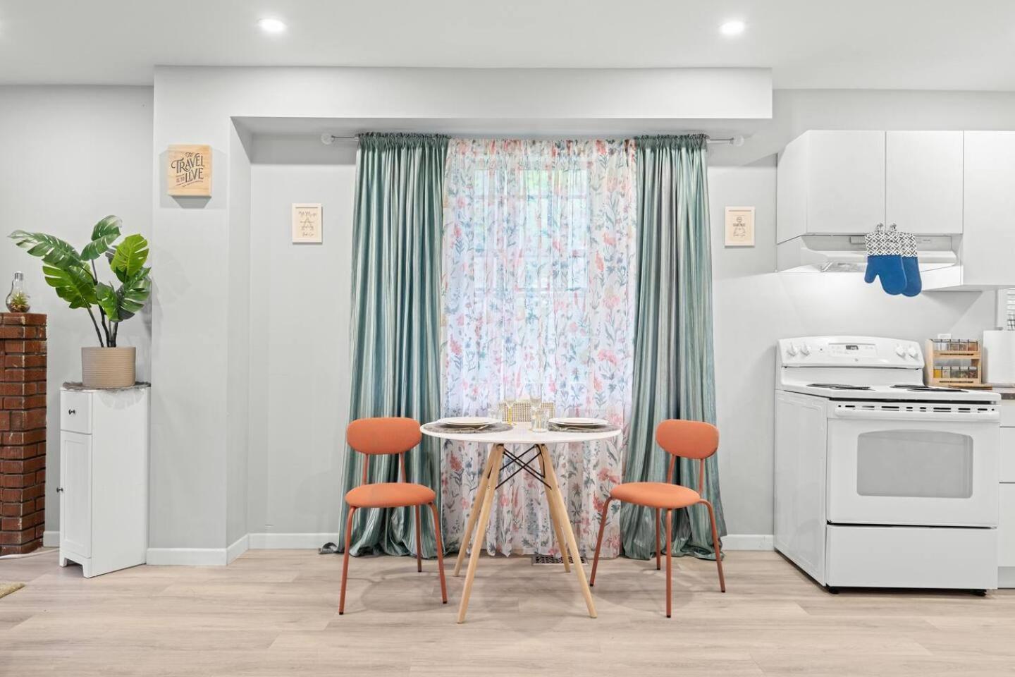 Private Cozy With Free Parking Guest house