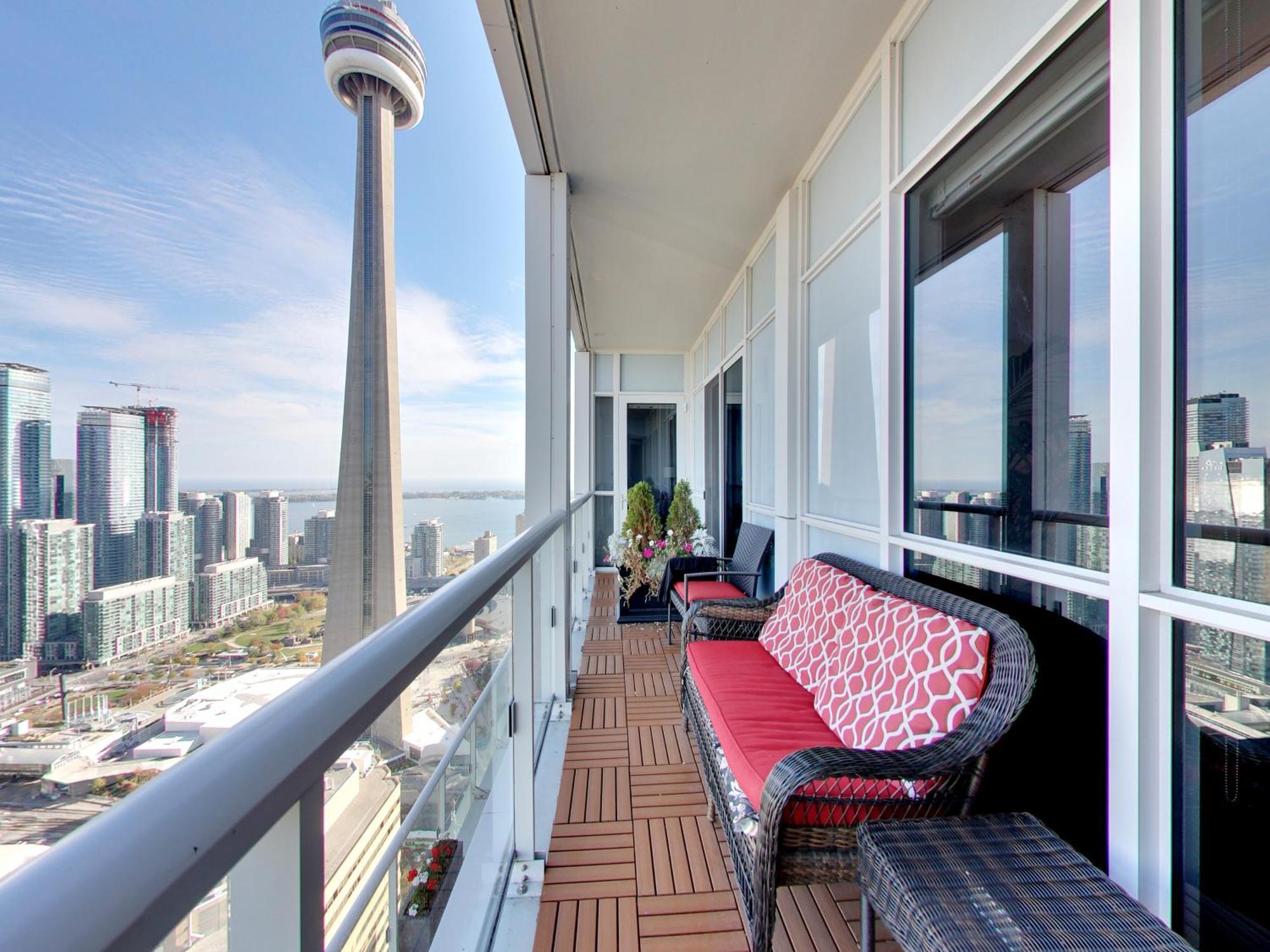 View Cn Tower And From The Sky! Apartment