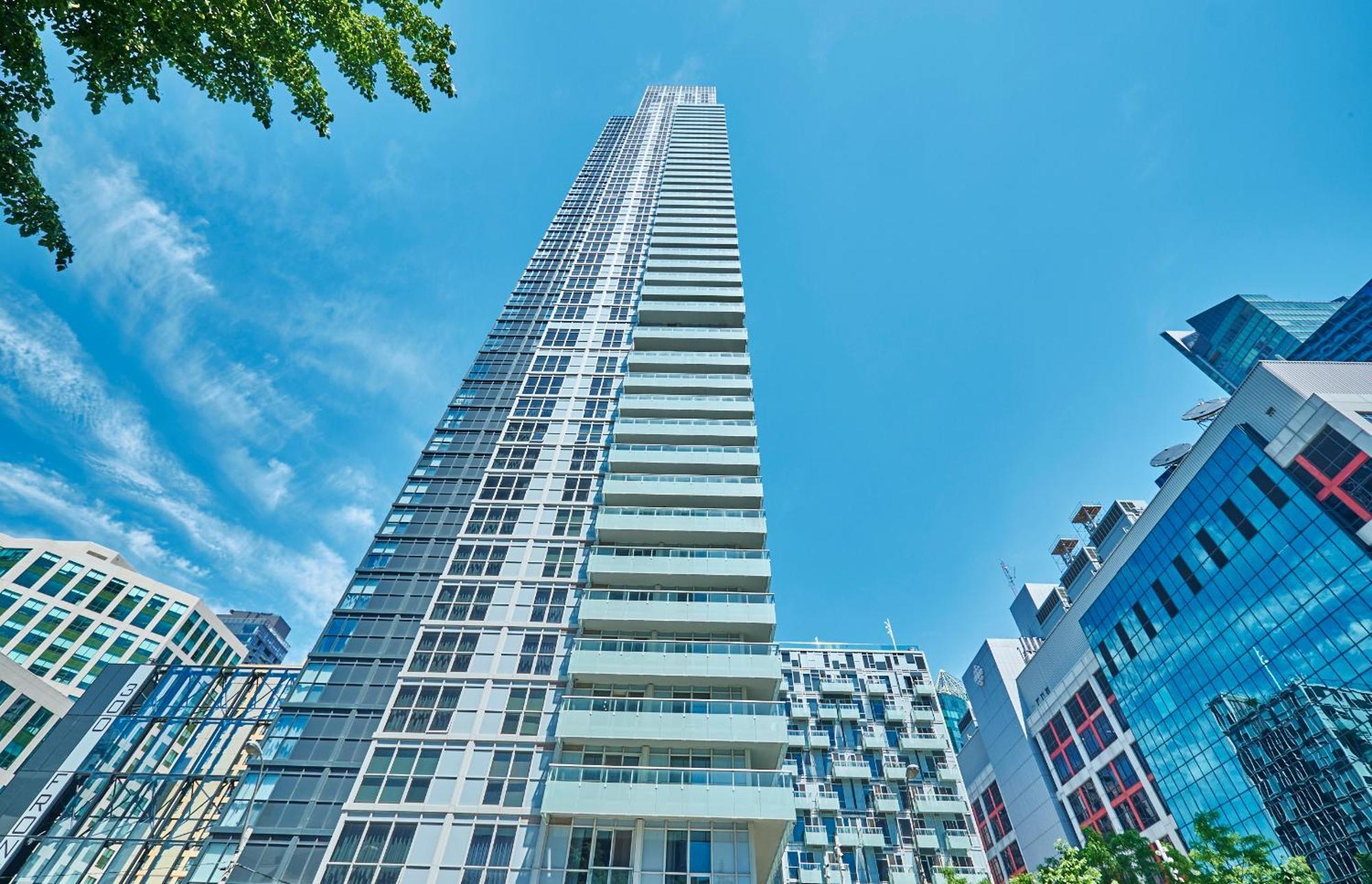View Cn Tower And From The Sky! Apartment