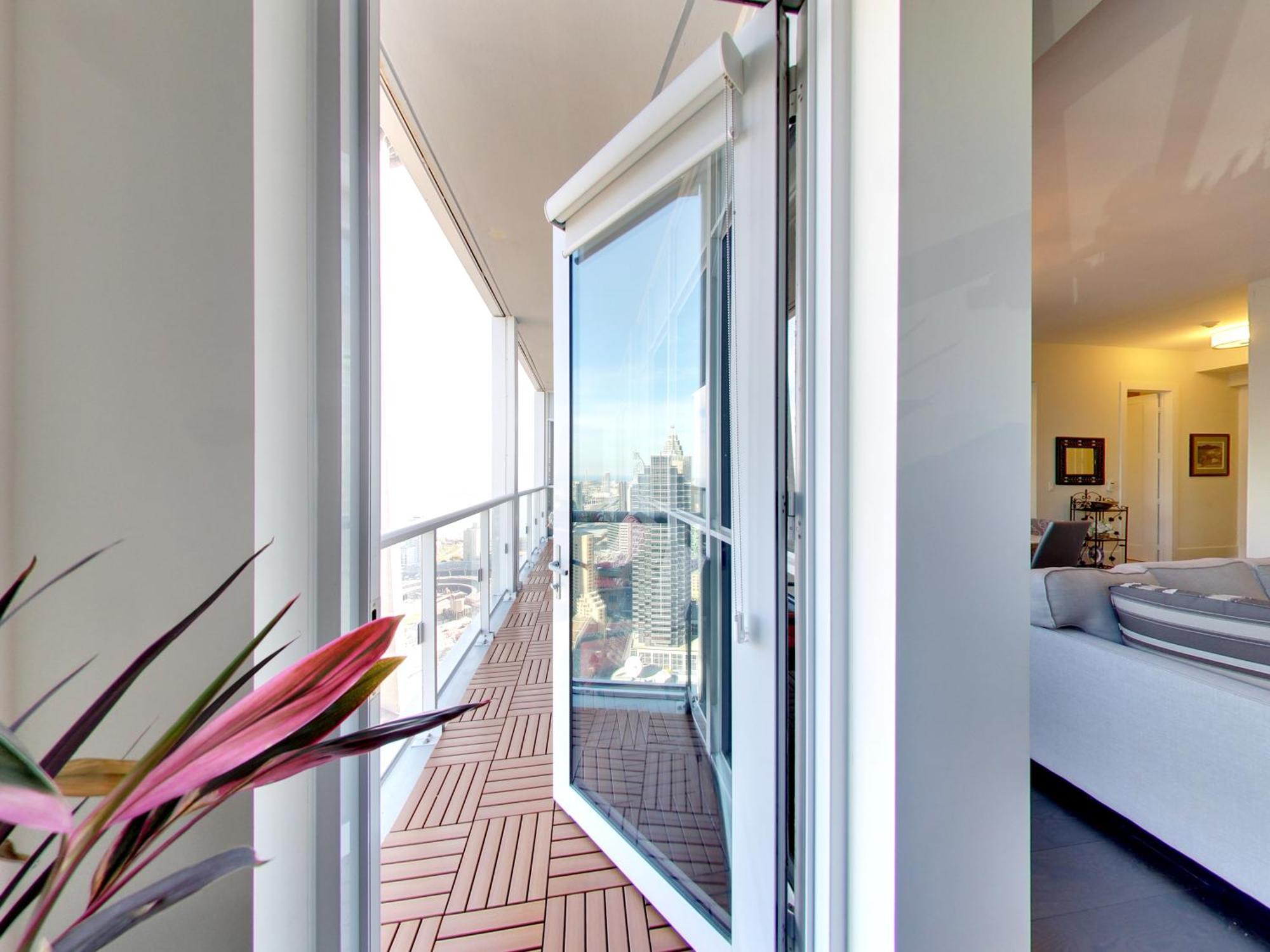View Cn Tower And From The Sky! Apartment *