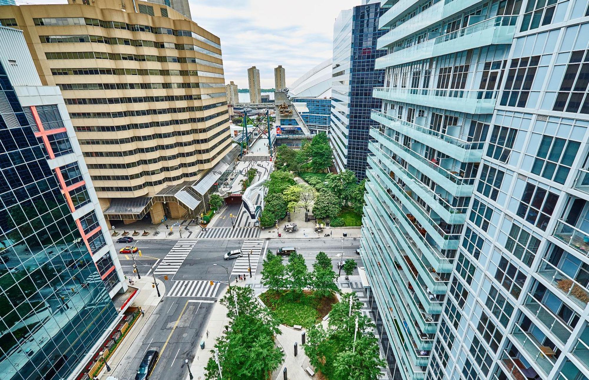 View Cn Tower And From The Sky! Apartment