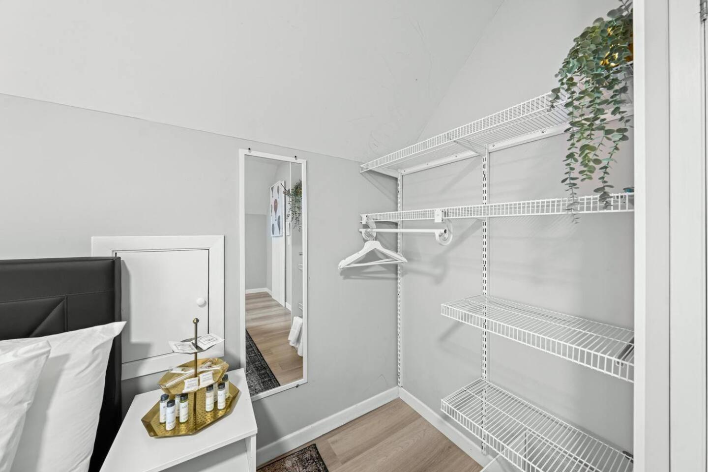 Guest house Private Cozy With Free Parking Toronto
