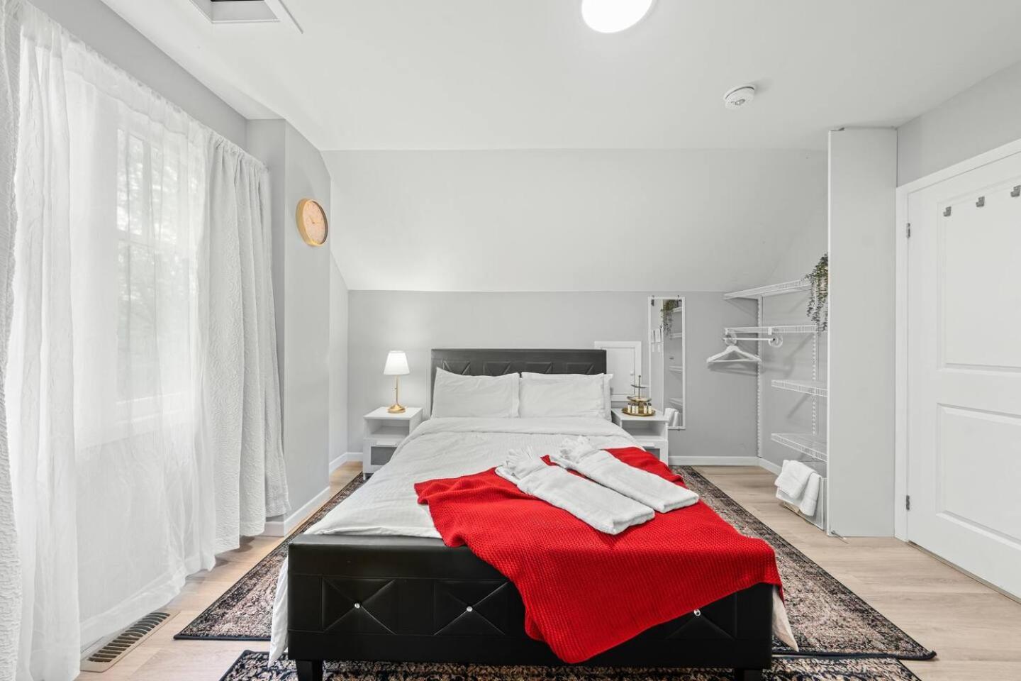 Guest house Private Cozy With Free Parking Toronto