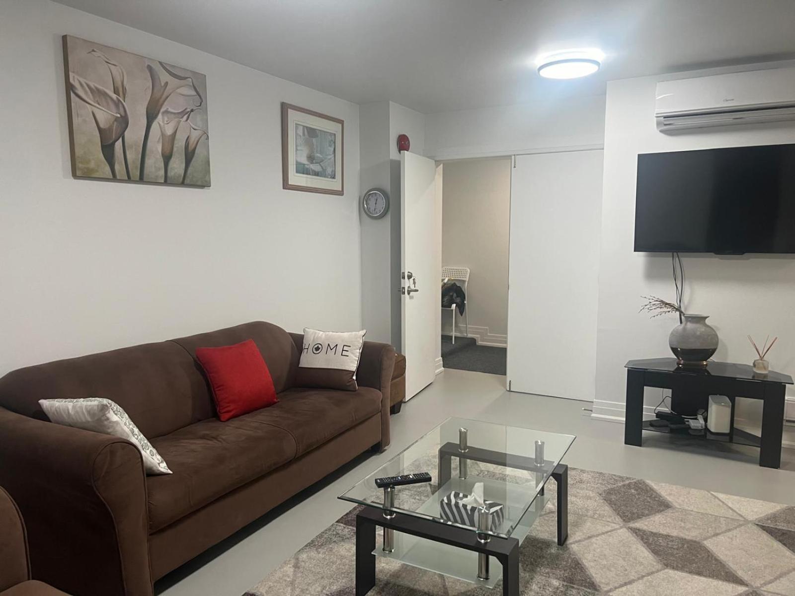 Hidden Gem W/ Free Parking * Toronto